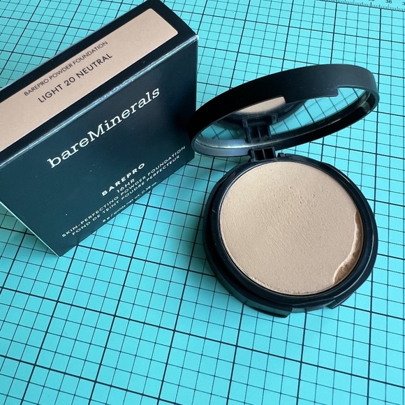 bareMinerals Barepro Skin-Perfecting Powder Foundation - Light 20 Neutral - Picture 3 of 7